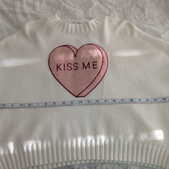 Jessica Simpson 'Kiss Me' Heart Sweater - Picture 6 of 12